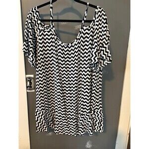 Torrid size 1 black and white chevron cold shoulder shirt top
